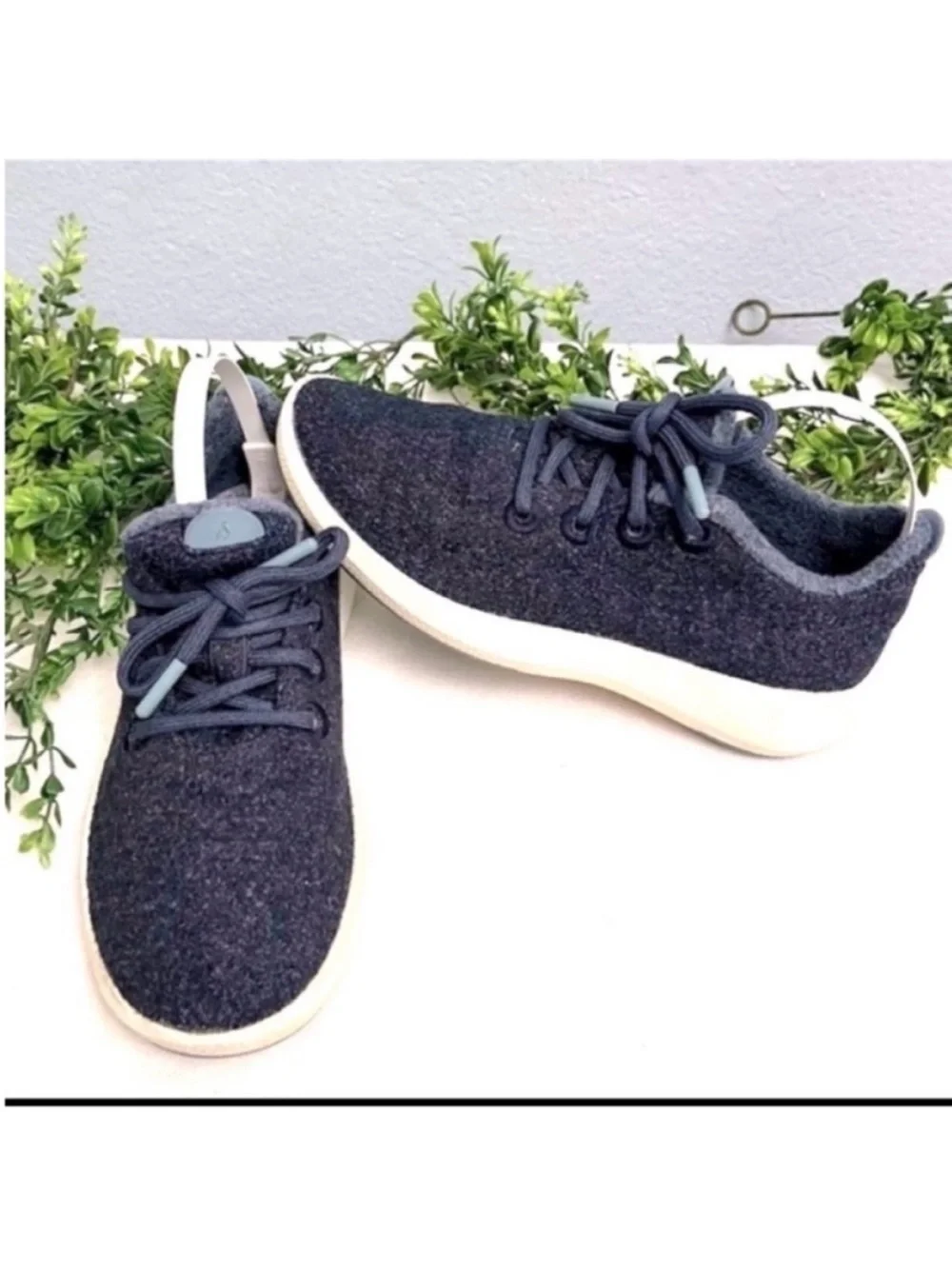 Allbirds Navy Casual Wool Knit Women’s Sneaker with Cream Sole Size 8